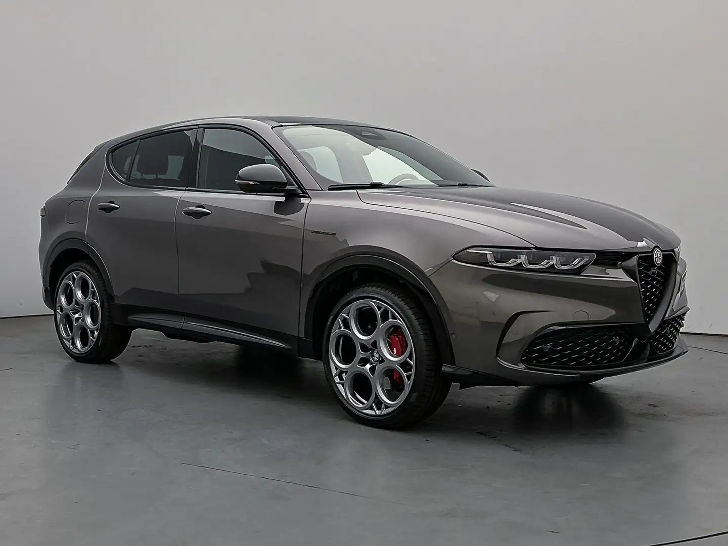 Alfa Romeo Tonale SUV Veloce Hybrid 280 pk Automaat | Navigatie | Pa Grijs - 2