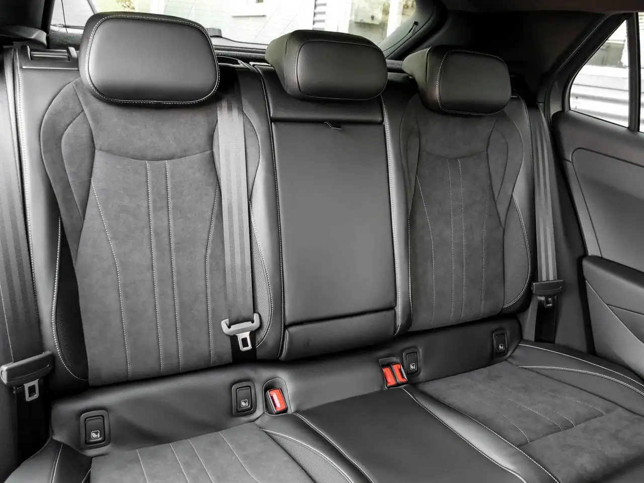 Volkswagen T-Roc Style 1.5 l eTSI (150 PS) DSG AHK MATRIX A 4