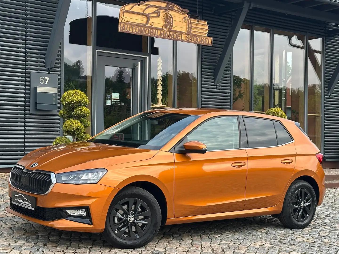 Skoda Fabia 1.0 TSI Selection +LED+PDC+SHZG+AHK+LHZG+5JAHR+ Oranje - 1
