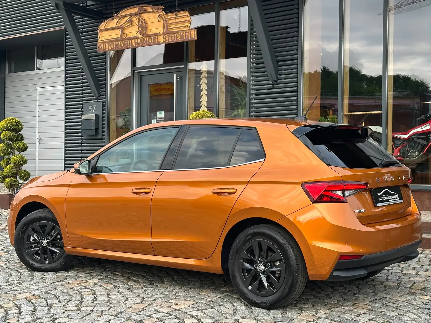 Skoda Fabia 1.0 TSI Selection +LED+PDC+SHZG+AHK+LHZG+5JAHR+ Oranje - 2