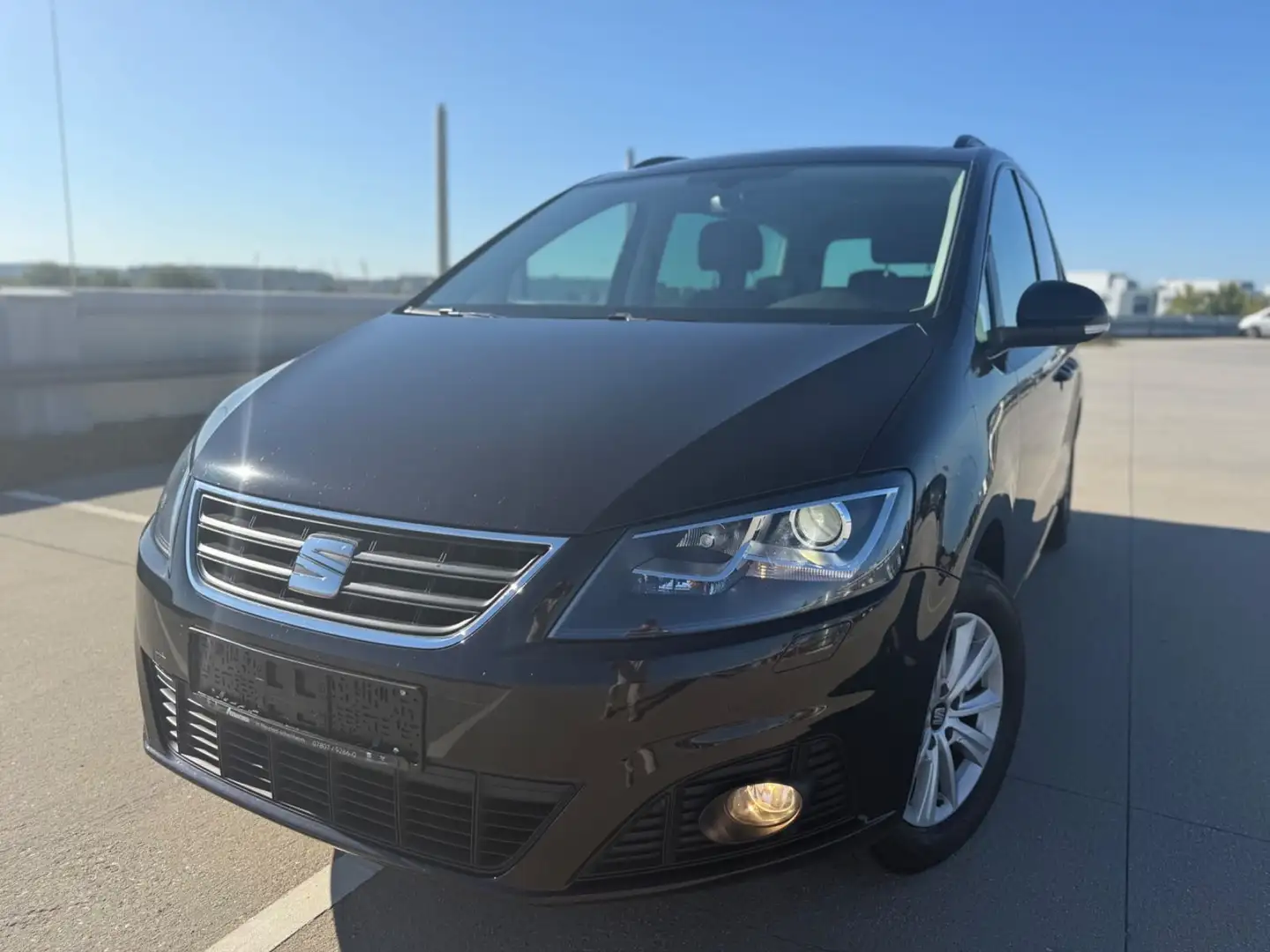 SEAT Alhambra 2,0 TDI DSG*7-SITZ*2xKiSi*AHK*NAVI*XNN Schwarz - 1