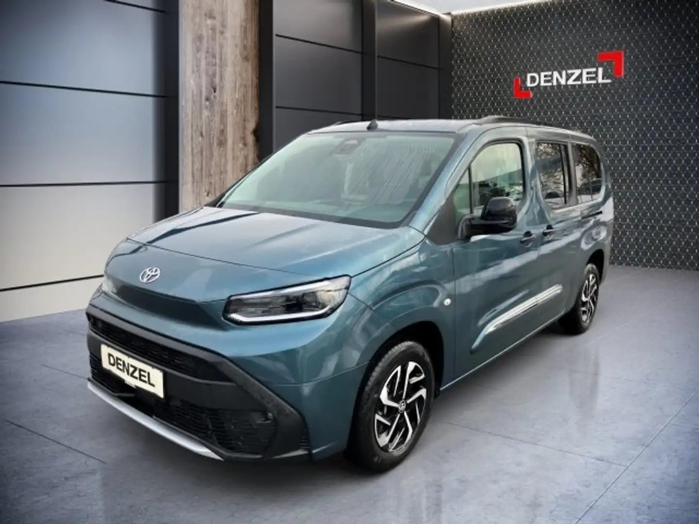 Toyota Proace City Verso 1,5l 130PS Family L2 Blau - 1