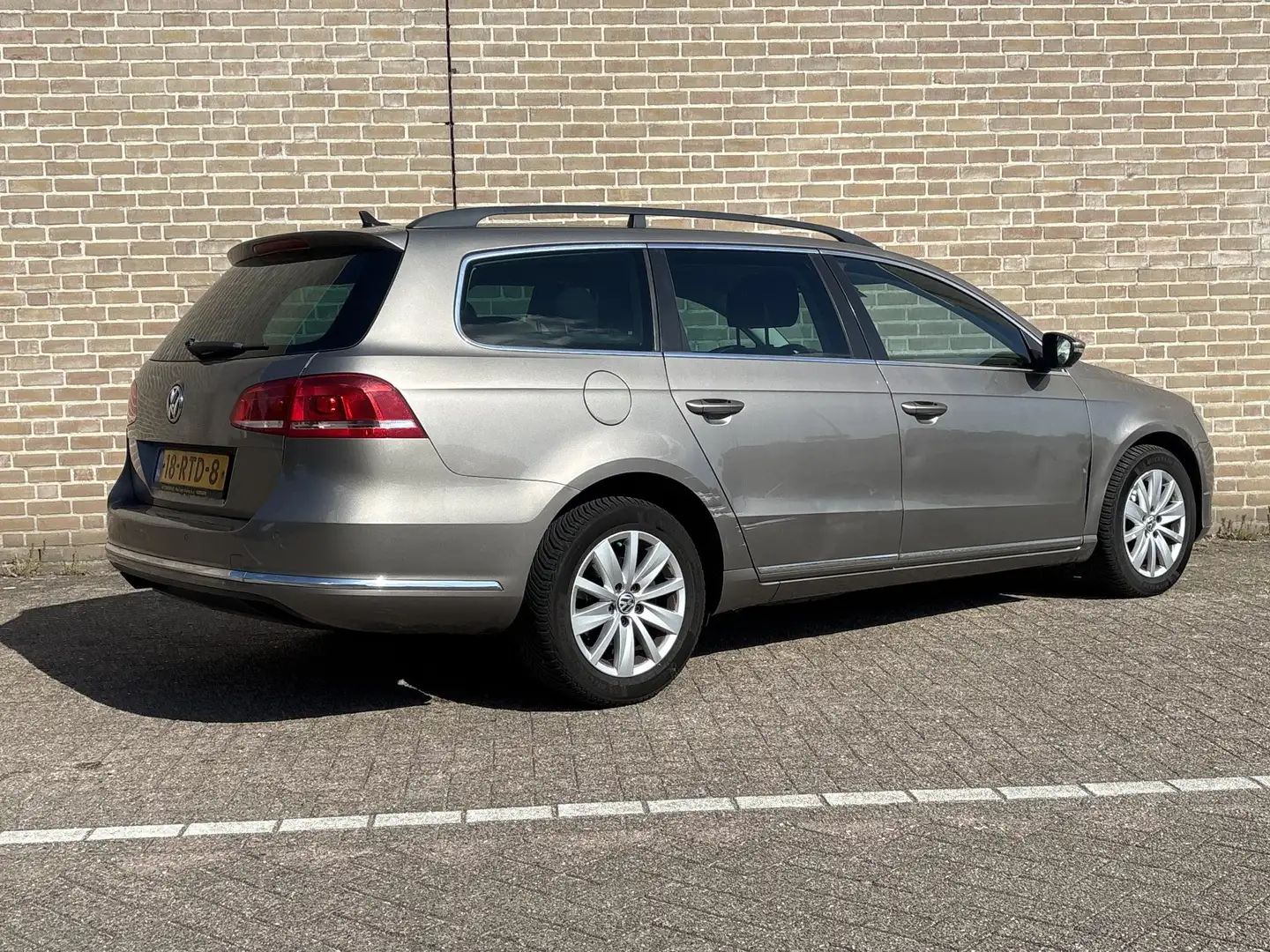 Volkswagen Passat Variant 1.6 TDI Comfortline BlueMotion | Climate | Cruise Bruin - 2
