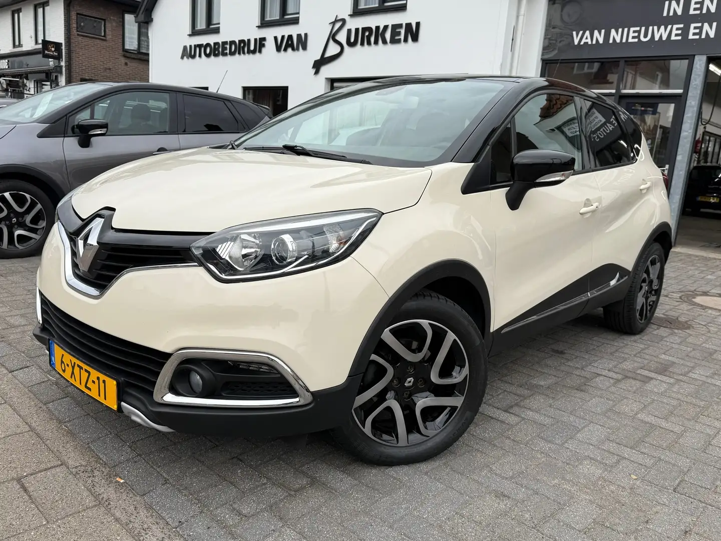 Renault Captur 1.2 TCe Dynamique, Navigatie,Stoelverwarming,Achte Beige - 1