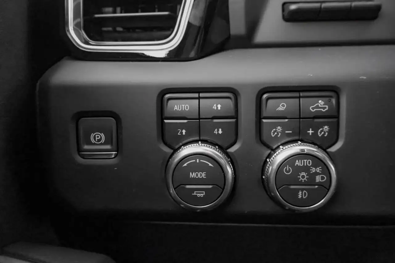 GMC Sierra 3500HD снимка GMC Sierra 3500HD