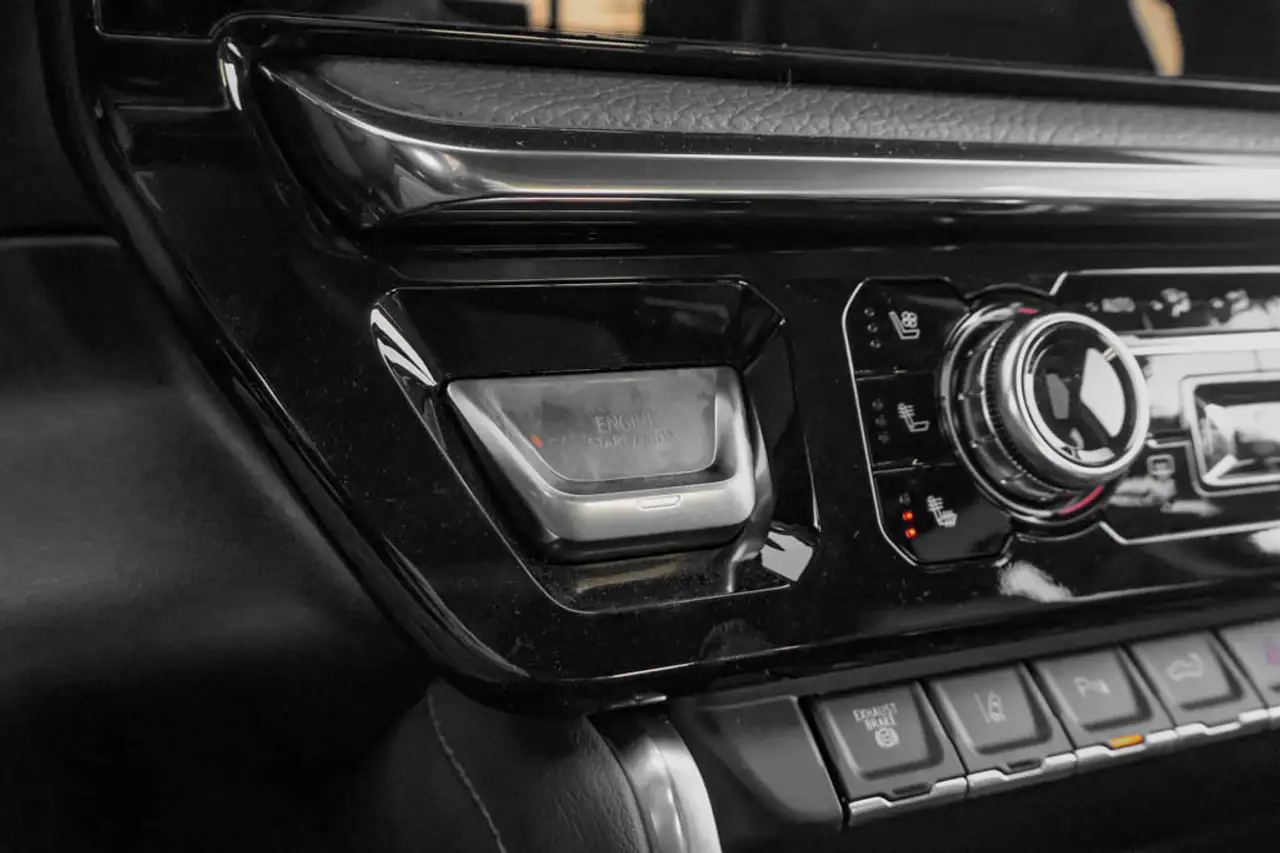 GMC Sierra 3500HD снимка GMC Sierra 3500HD