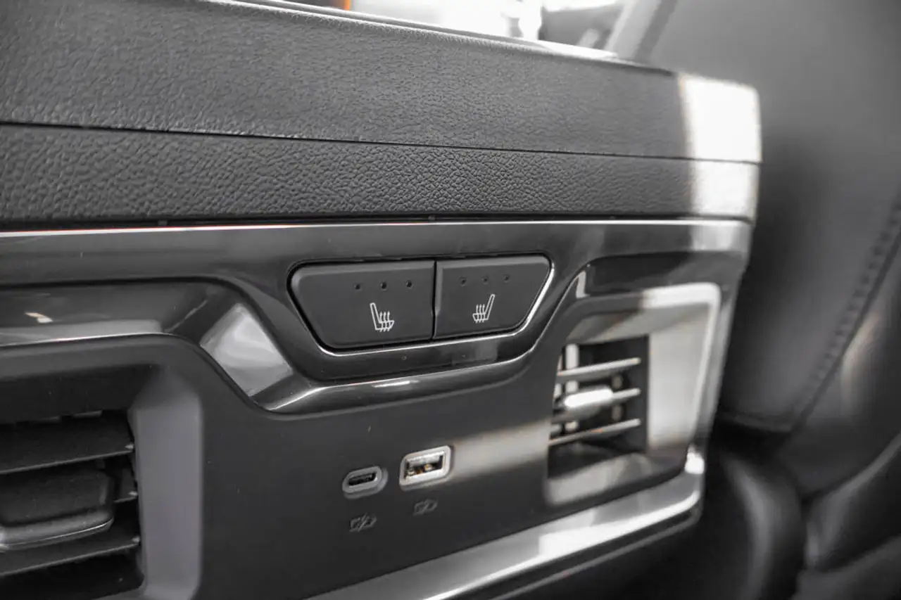 GMC Sierra 3500HD снимка GMC Sierra 3500HD