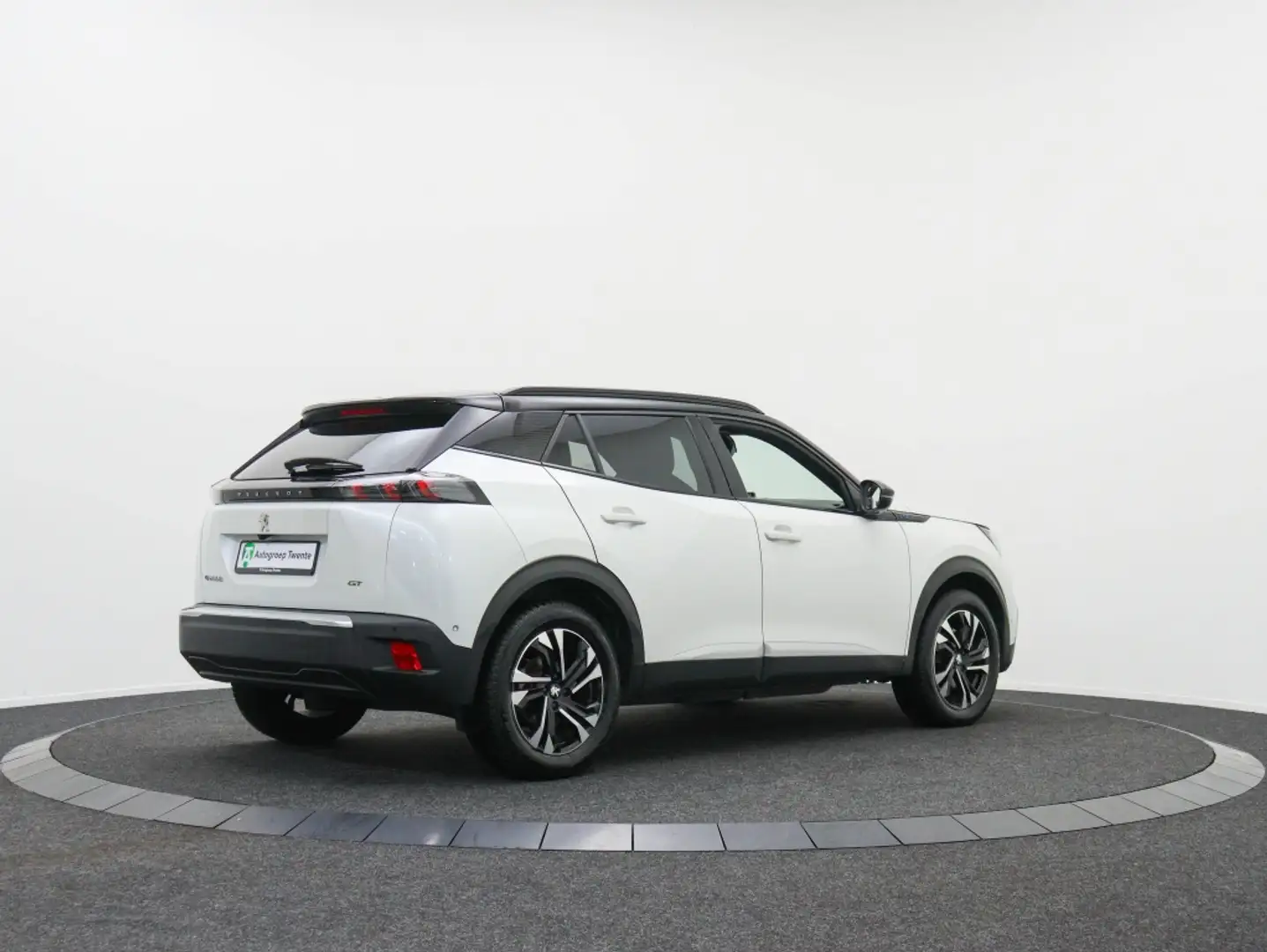 Peugeot e-2008 EV GT 50 kWh | All seasons | Private lease €369 p. Bianco - 2