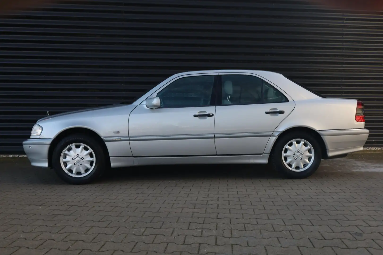Mercedes-Benz C 240 ELEGANCE / ELEKTRISCHE RAMEN / AIRCO / ORIGINELE S Grau - 2