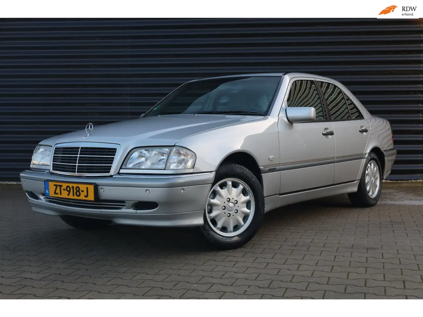 Mercedes-Benz C 240 ELEGANCE / ELEKTRISCHE RAMEN / AIRCO / ORIGINELE S Grau - 1