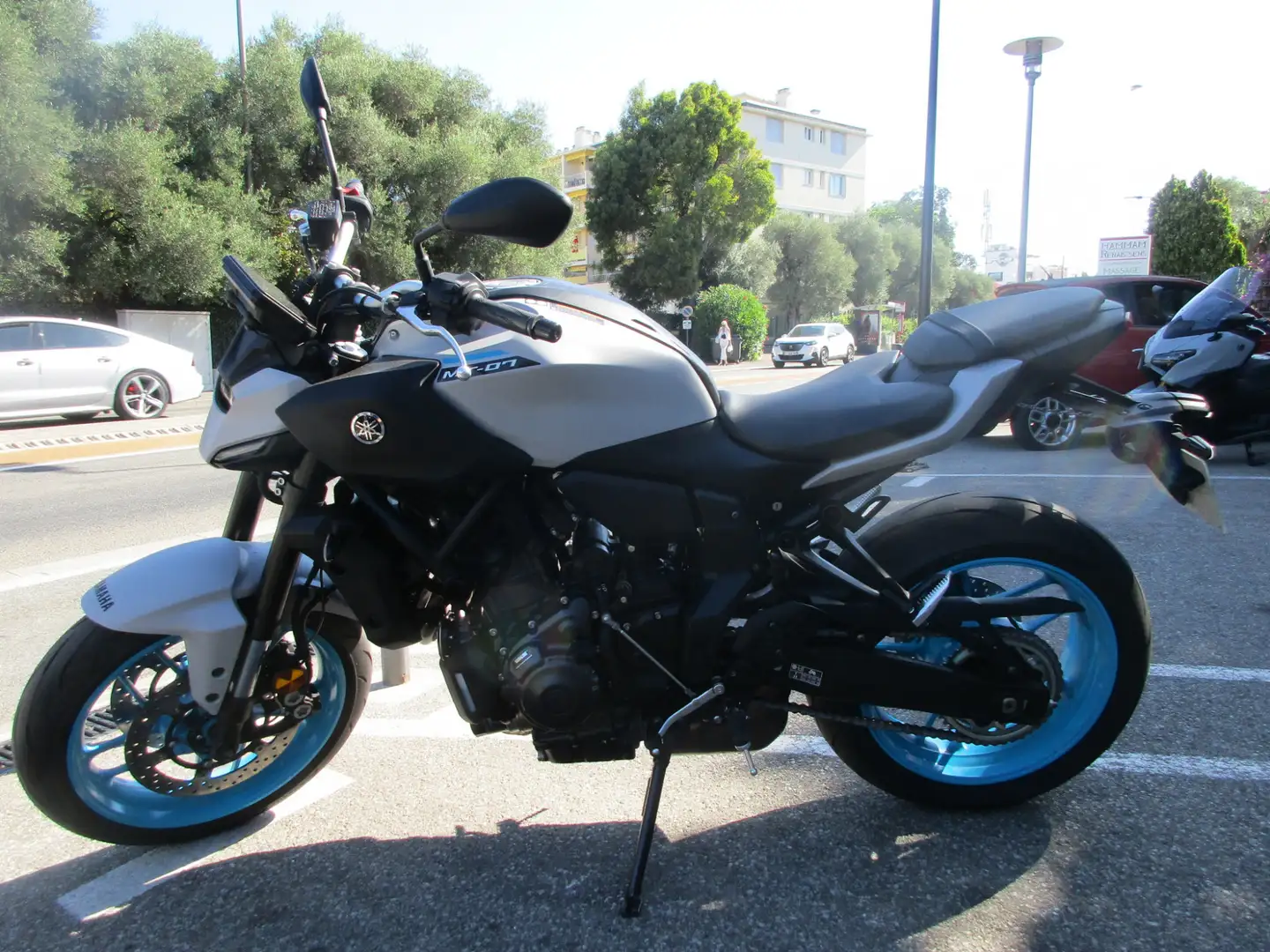 Yamaha MT-07 Gris - 1