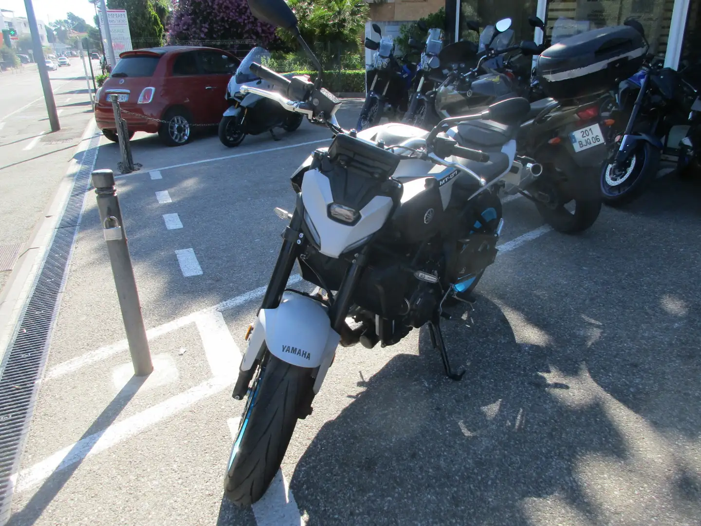 Yamaha MT-07 Gris - 2