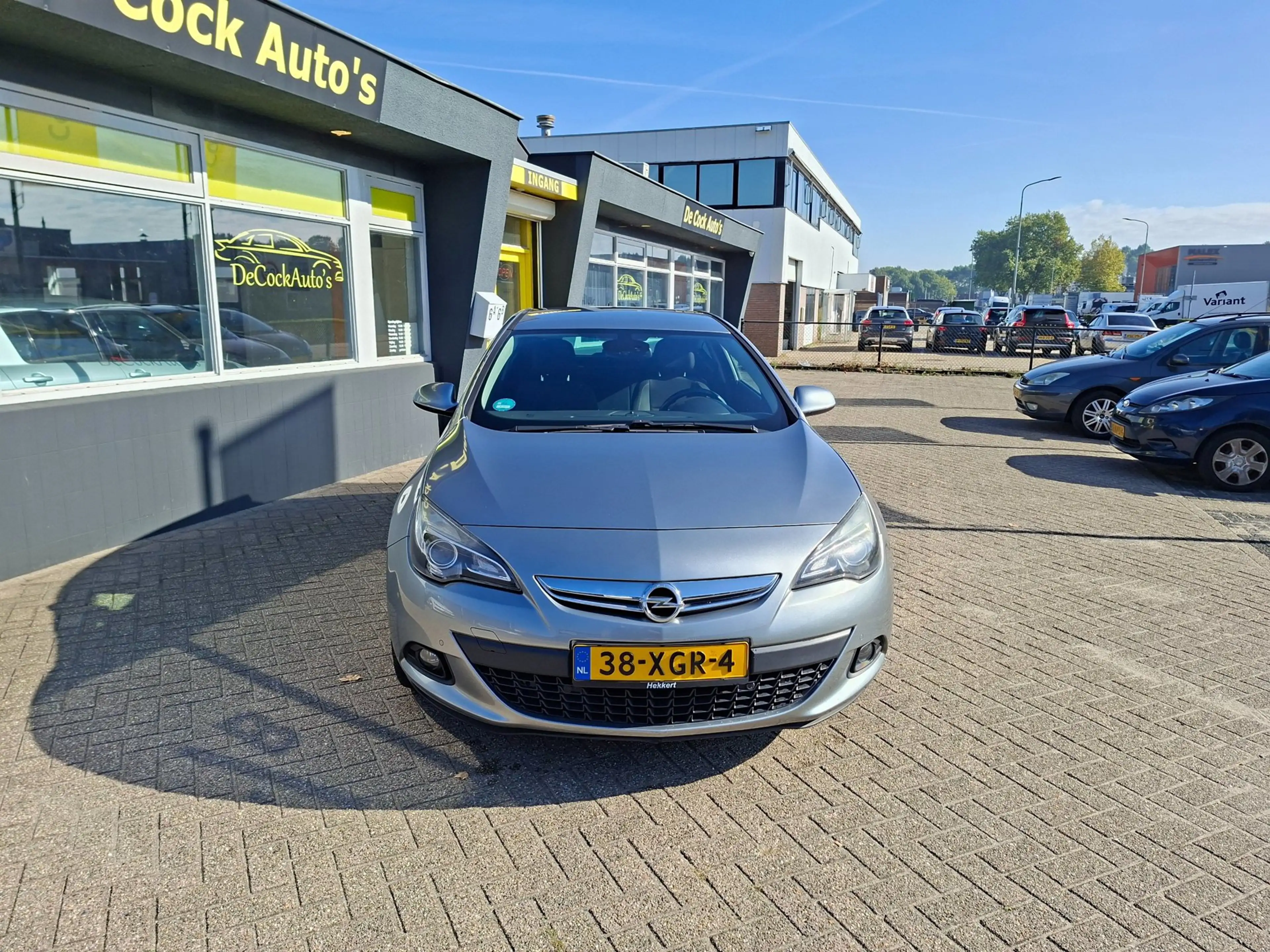 Opel Astra GTC 1.4 Turbo Sport — photo 14