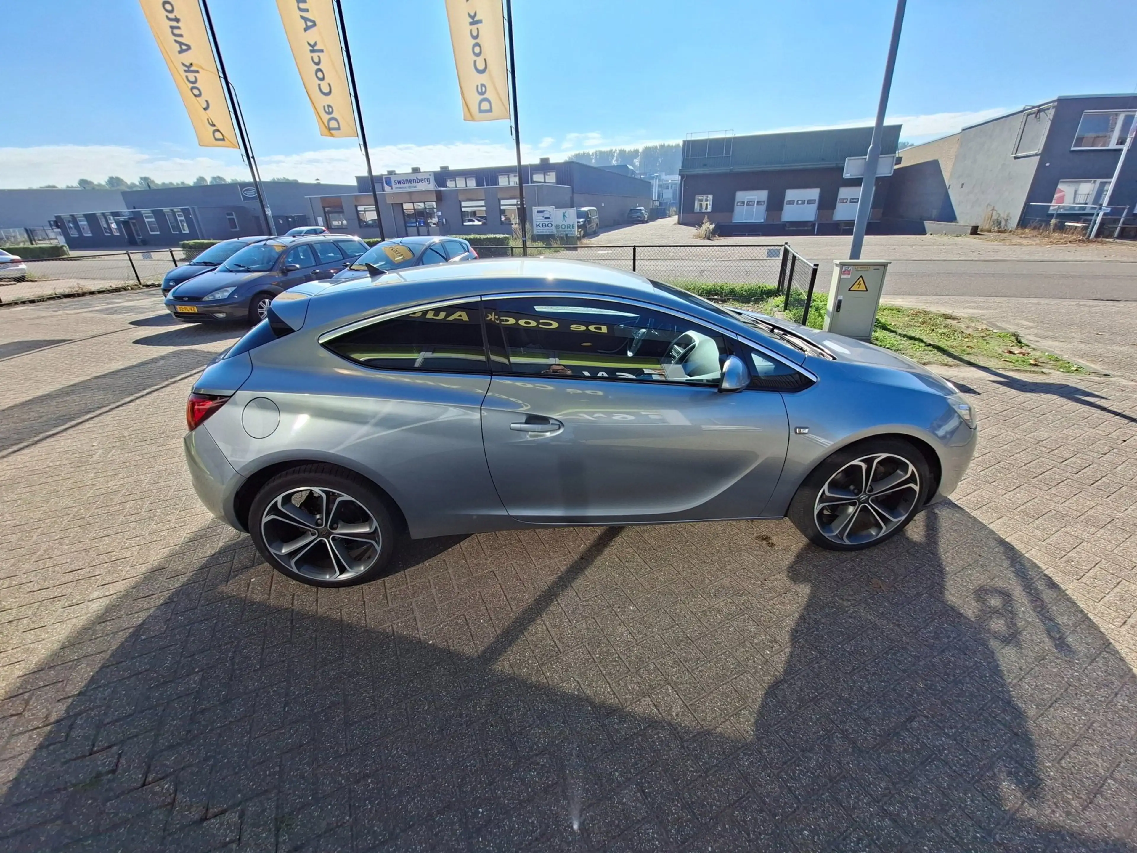 Opel Astra GTC 1.4 Turbo Sport — photo 10