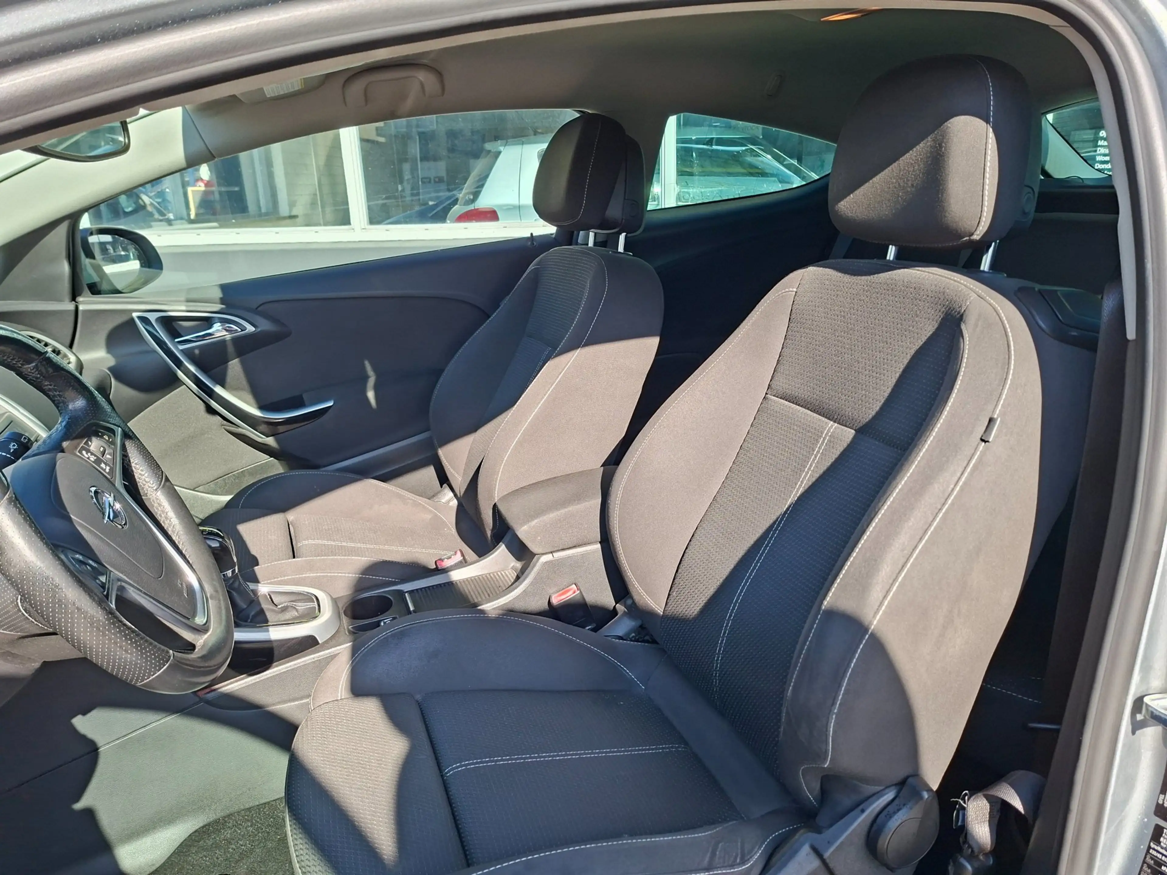 Opel Astra GTC 1.4 Turbo Sport — photo 4
