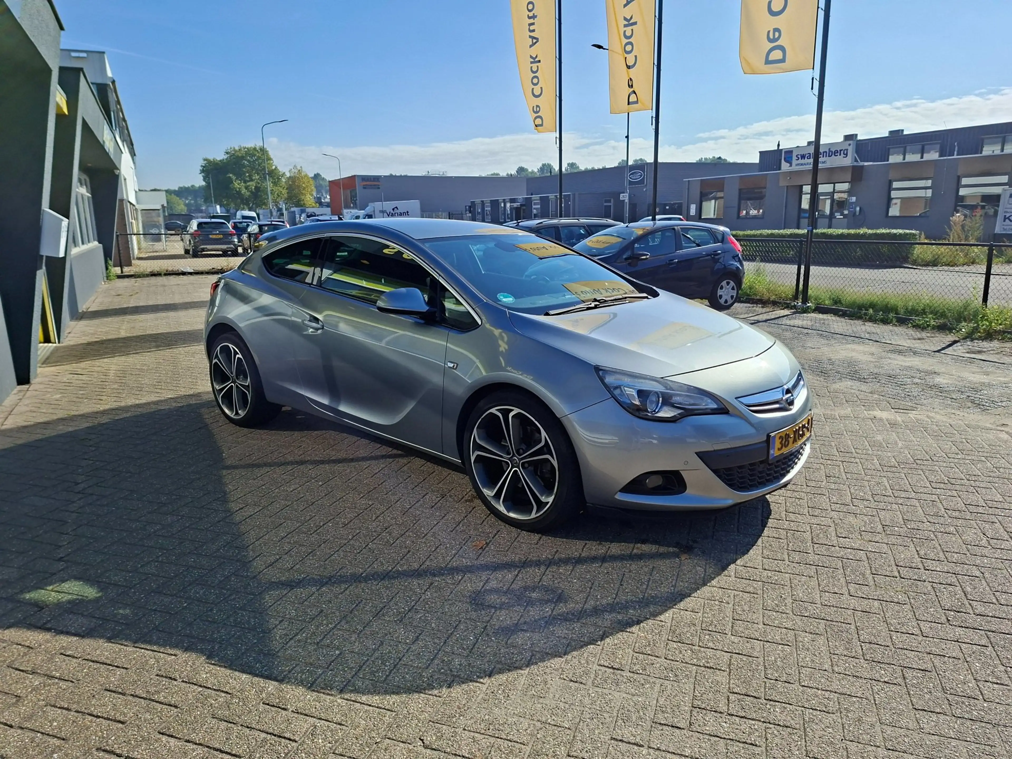 Opel Astra GTC 1.4 Turbo Sport — photo 13
