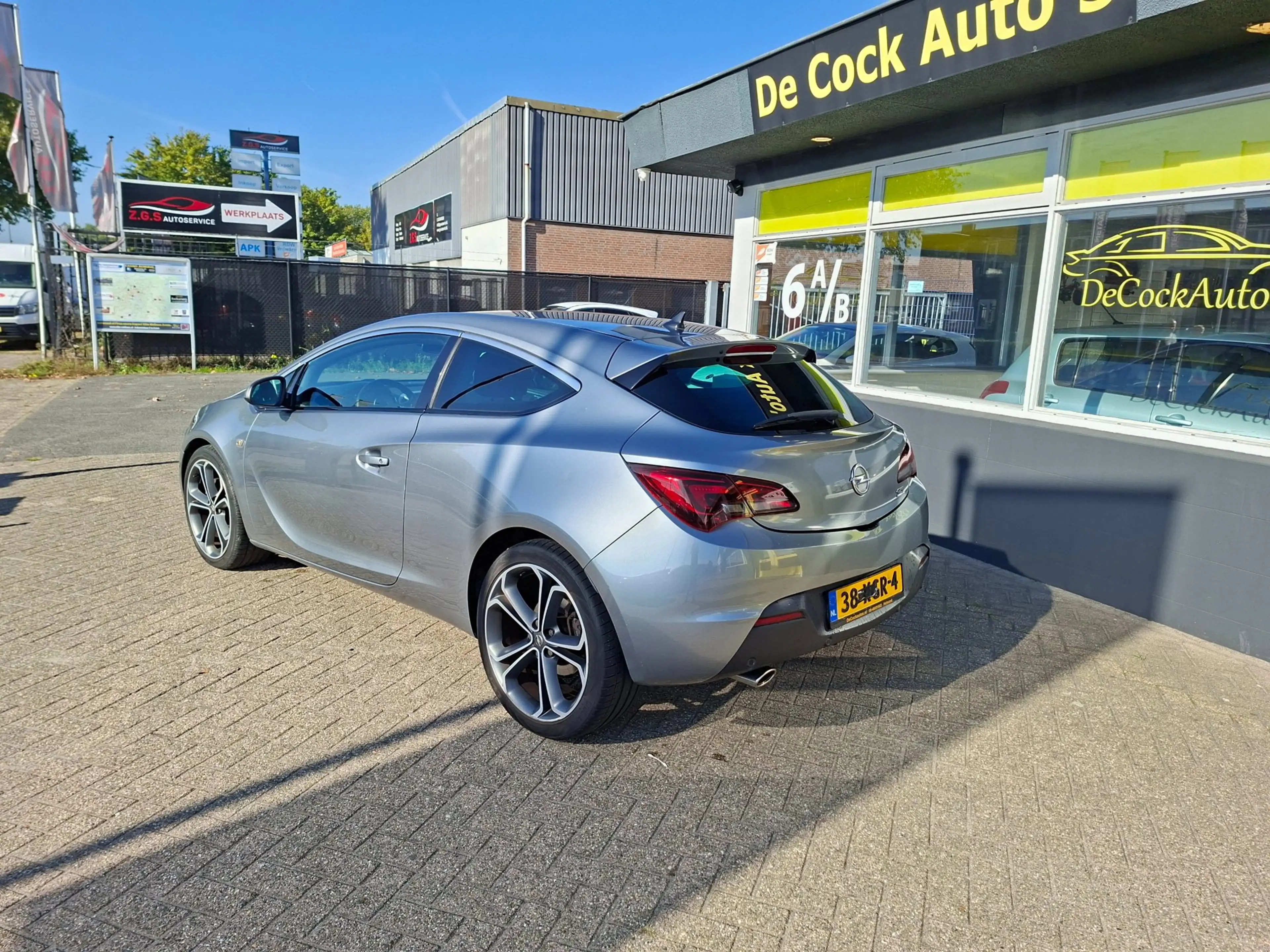 Opel Astra GTC 1.4 Turbo Sport — photo 6