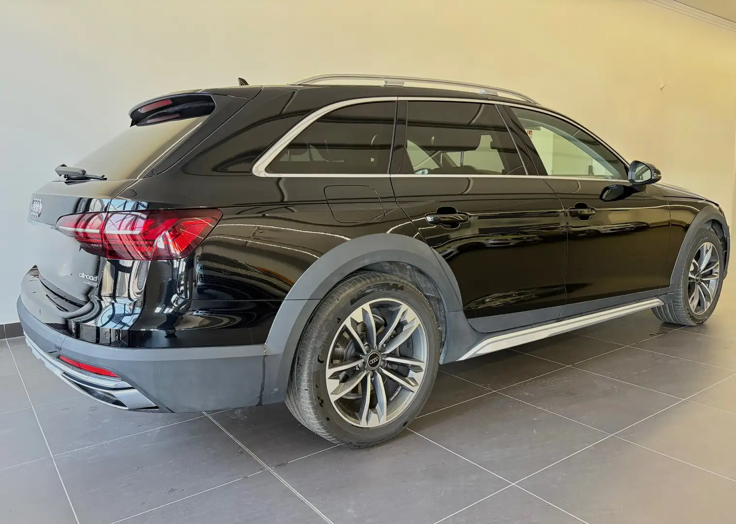 Audi A4 allroad A4 Allroad 2.0 tdi mhev Identity Contrast 204cv Nero - 2