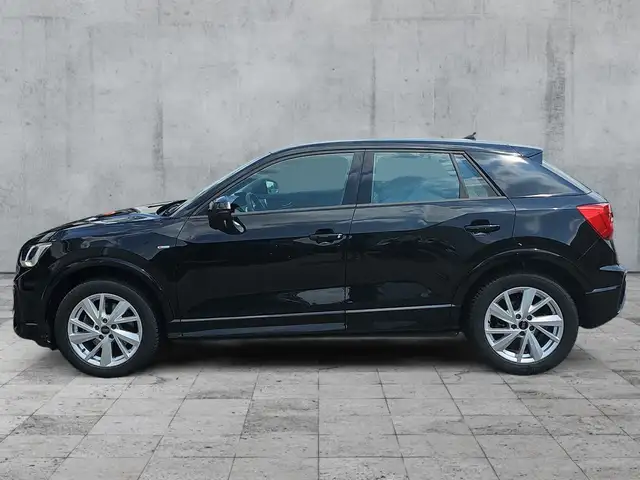 Audi Q2 view 4