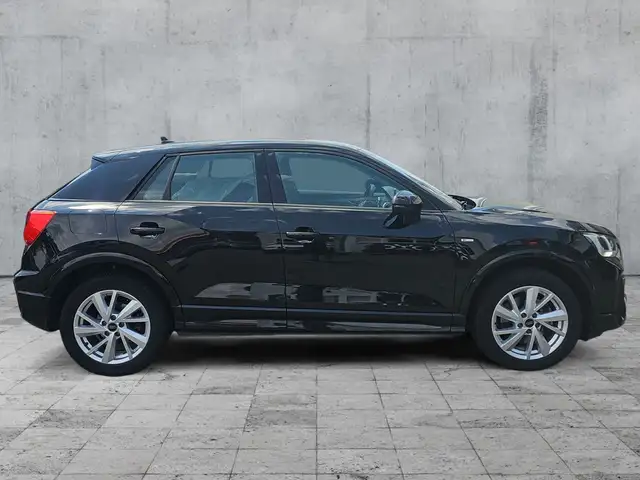 Audi Q2 view 7