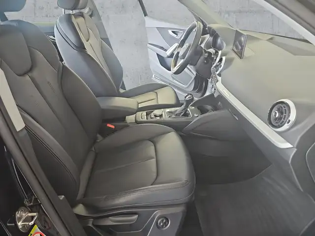Audi Q2 view 13