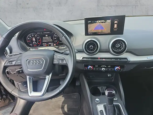 Audi Q2 view 9
