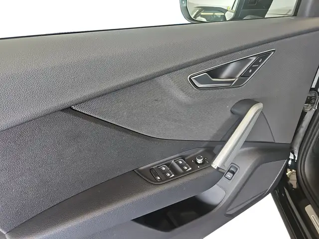 Audi Q2 view 15