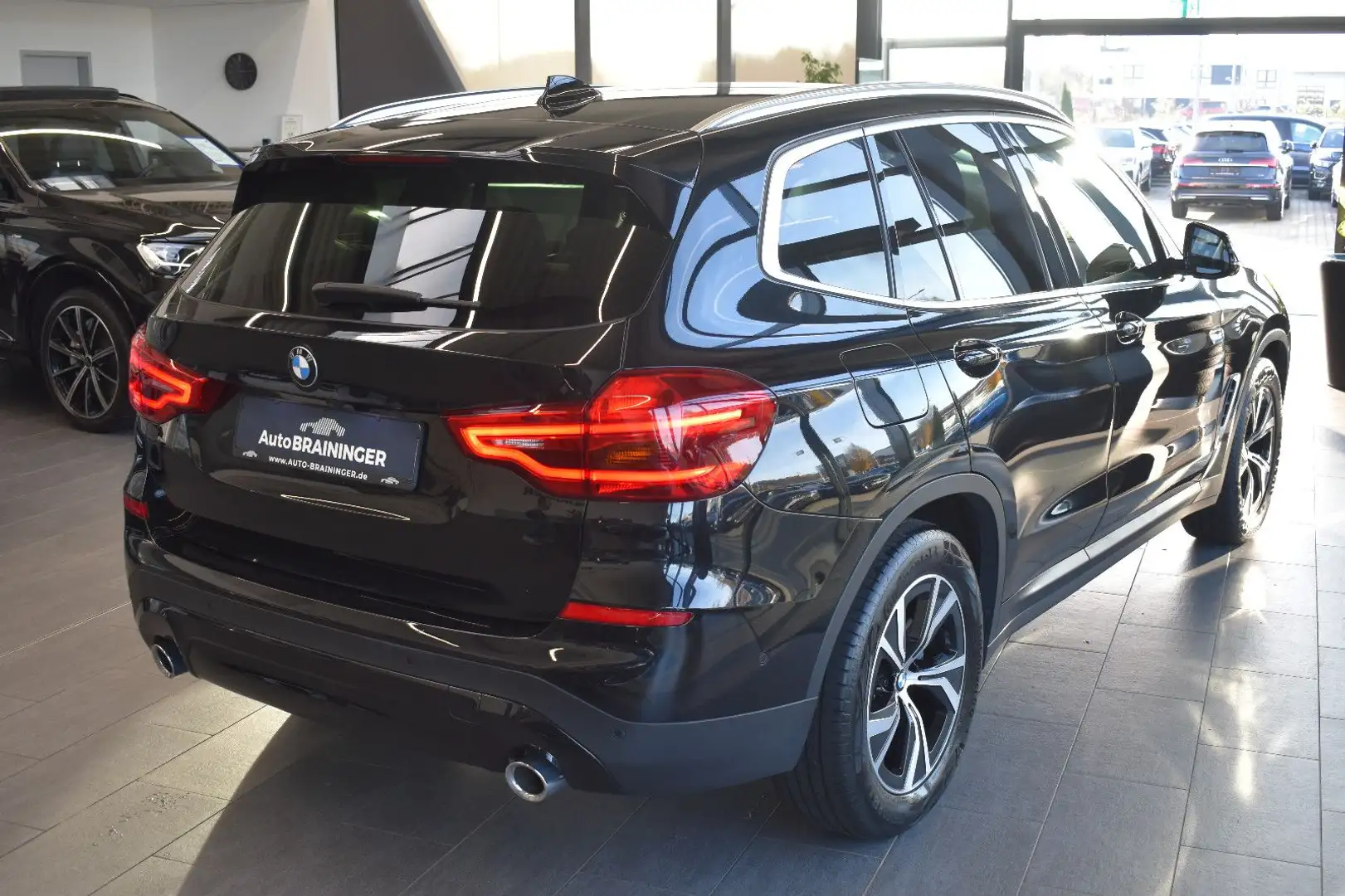BMW X3 20d xDrive Advantage Aut. LED~360°Kam~LiveC. Schwarz - 2
