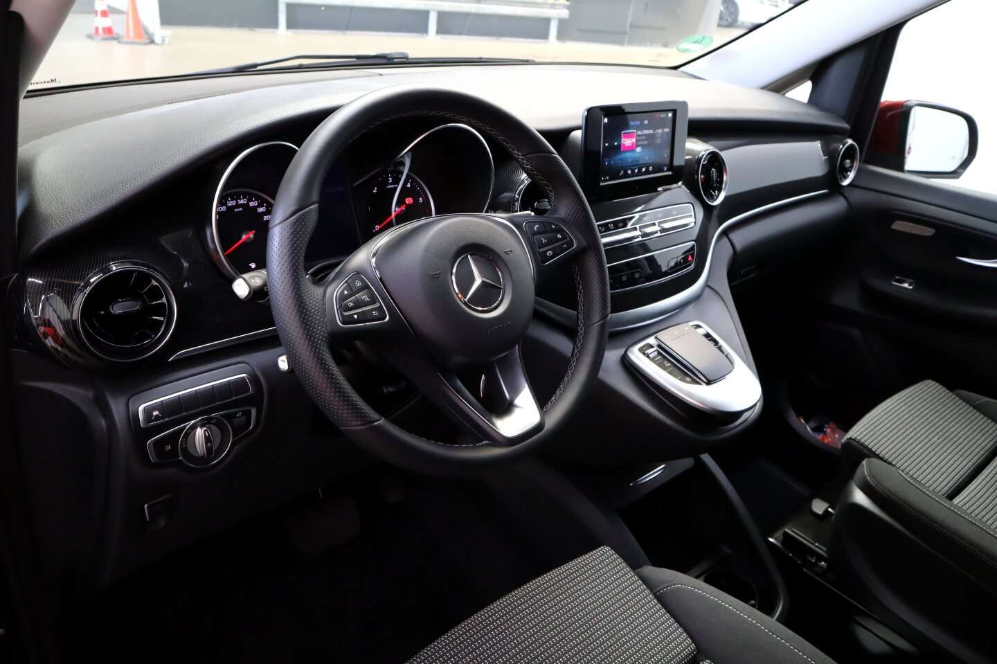Mercedes-Benz V 220