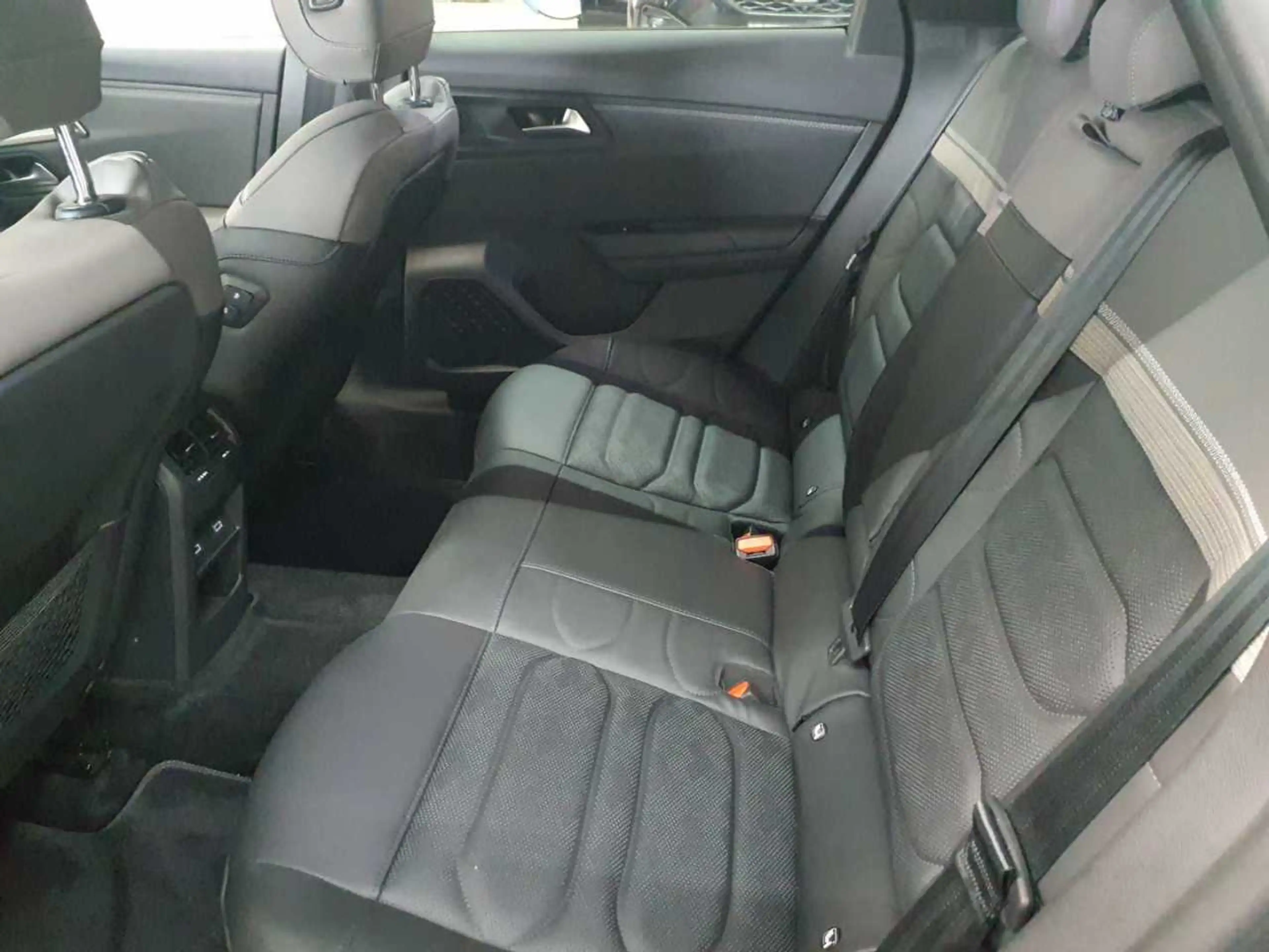 Citroen C5 C5 X Hybrid 225 e-EAT8 SHINE PACK Leder — photo 14