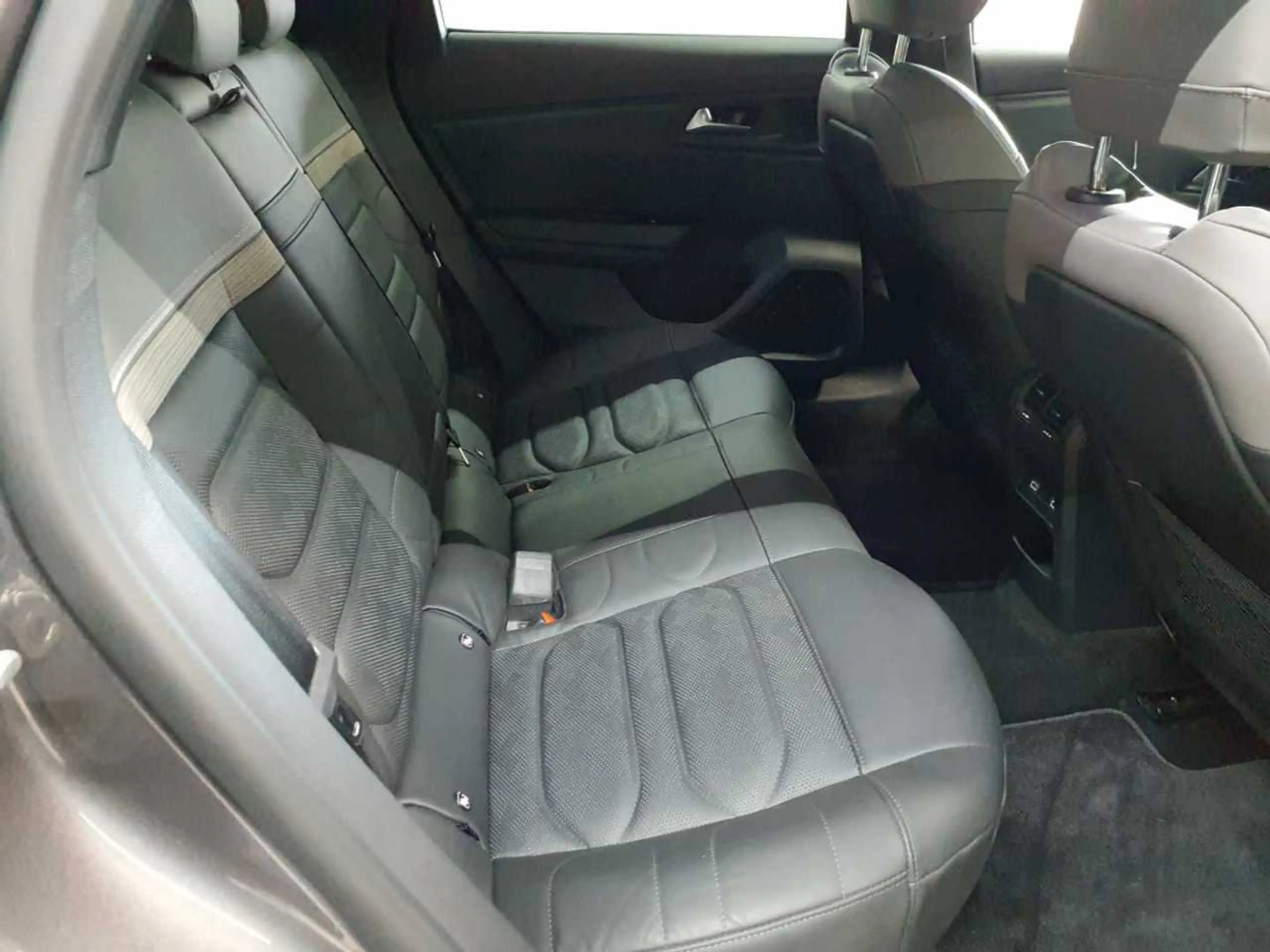 Citroen C5 C5 X Hybrid 225 e-EAT8 SHINE PACK Leder — photo 15