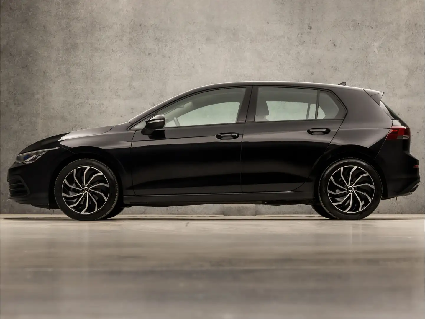 Volkswagen Golf 1.0 TSI Sport (APPLE CARPLAY, GROOT NAVI, MEMORY S Zwart - 2