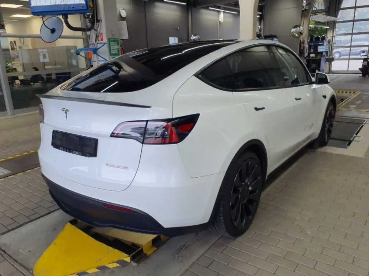Tesla Model Y Performance Dual 21"Autopilot3 Wärmepump Weiß - 2