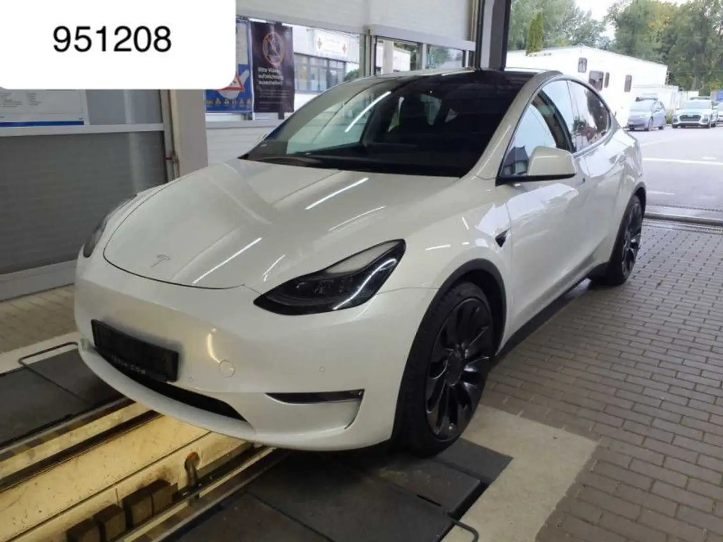 Tesla Model Y Performance Dual 21"Autopilot3 Wärmepump Weiß - 1