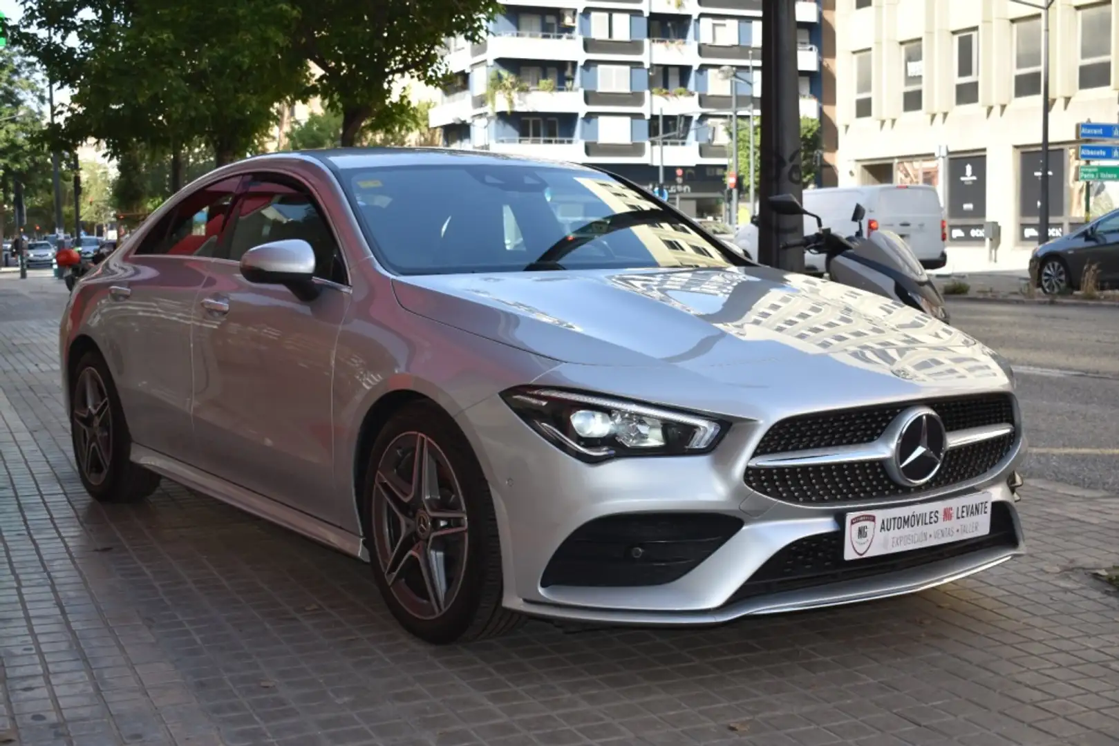 Mercedes-Benz CLA 180 Argent - 2