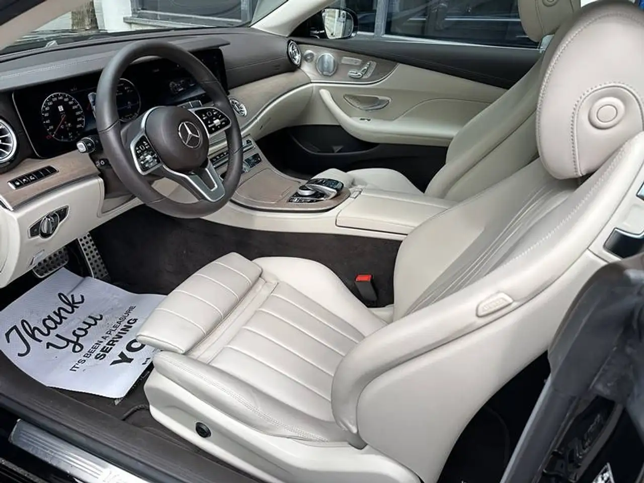 Mercedes-Benz E-Class снимка Mercedes-Benz E-Class