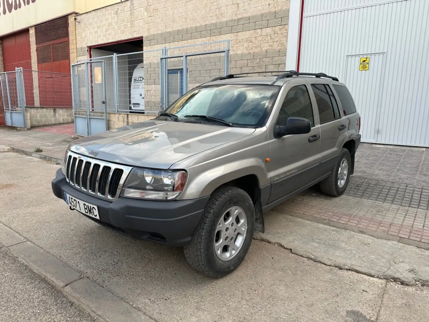 Jeep Grand Cherokee 3.1TD Laredo Silber - 1