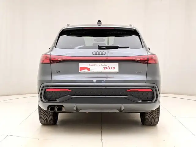 Audi Q5 view 5