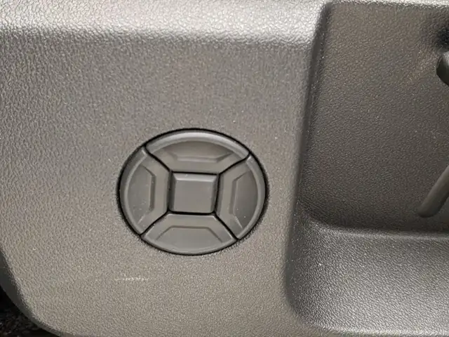 Audi Q5 view 11