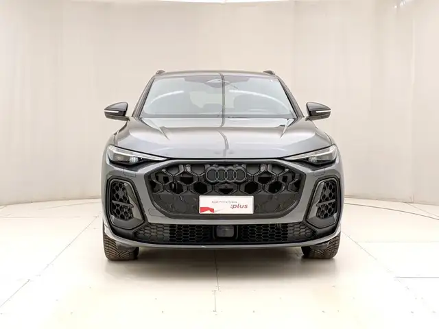 Audi Q5 view 2