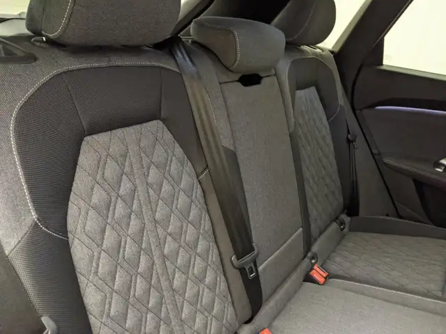 Audi Q5 view 8