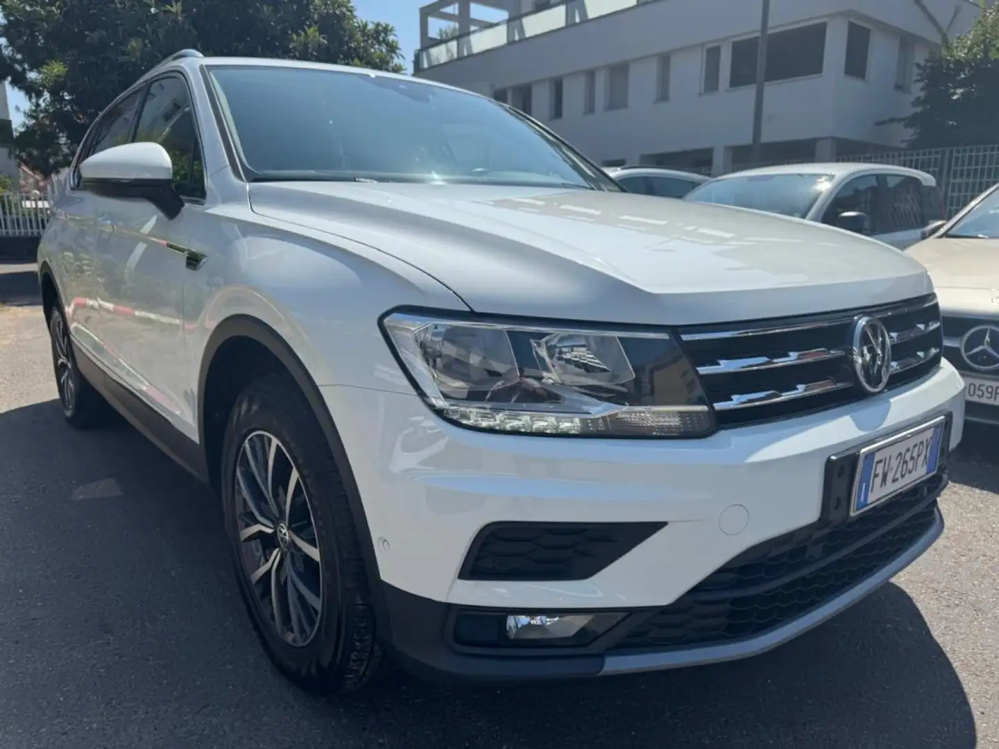 Volkswagen Tiguan Allspace 2.0 TDI SCR DSG Business Bianco - 2