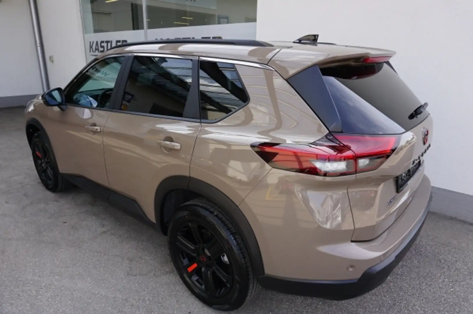 Nissan X-Trail X-Trail N-Trek 1,5 VC-T e-4ORCE 214PS Beige - 2