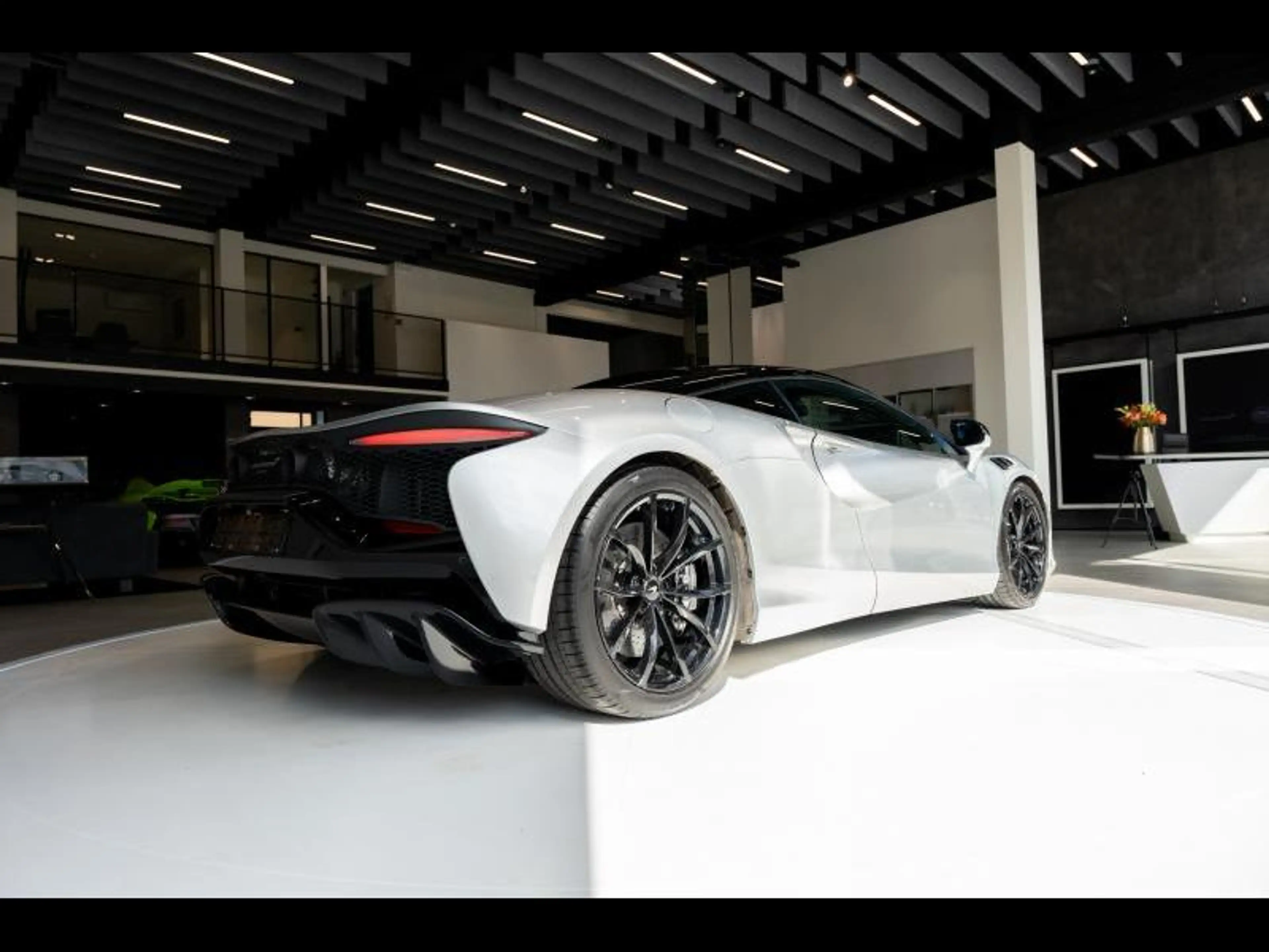 McLaren Artura 3 years of McLaren Warranty included — photo 12