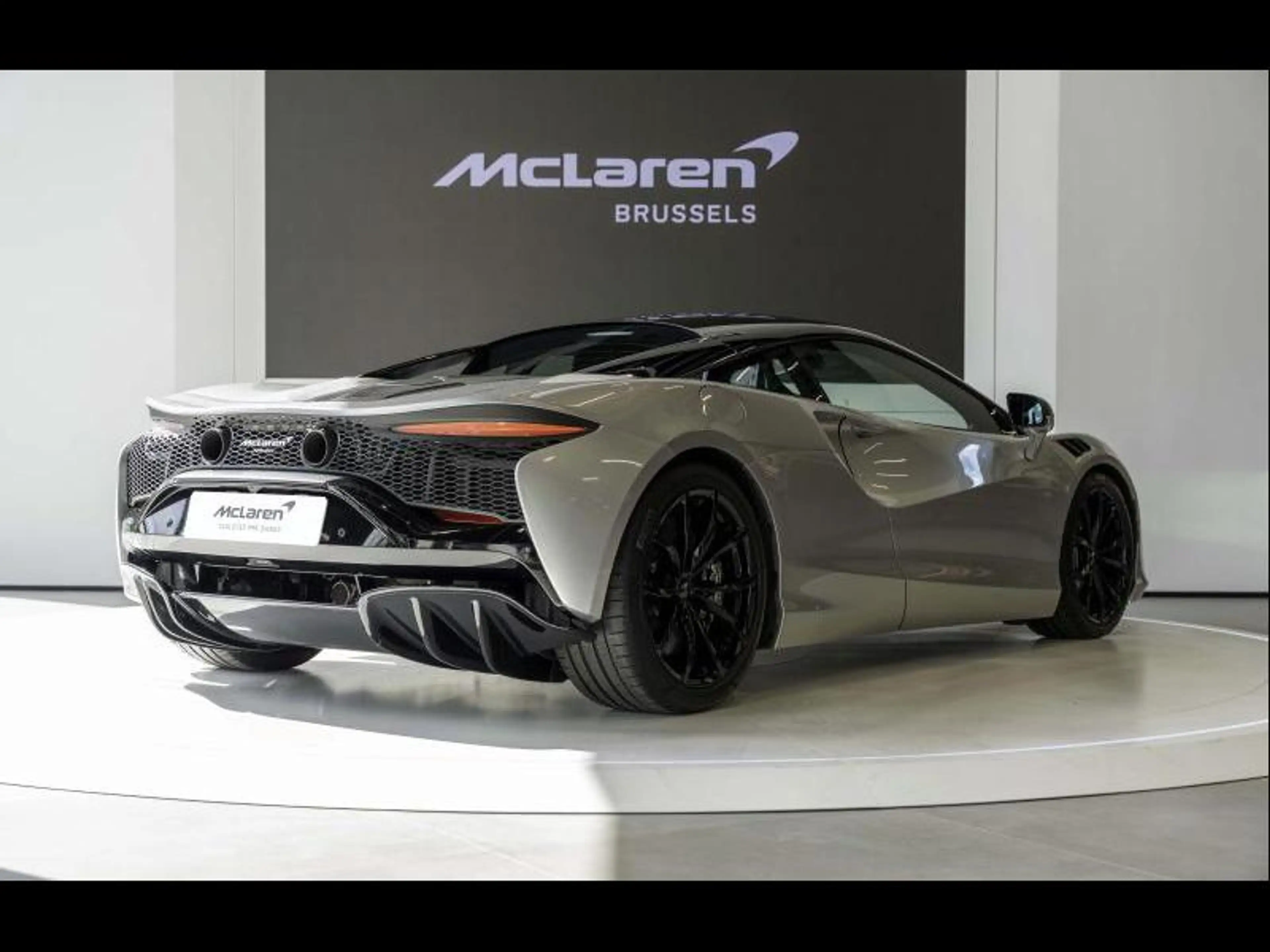 McLaren Artura 3 years of McLaren Warranty included — photo 3