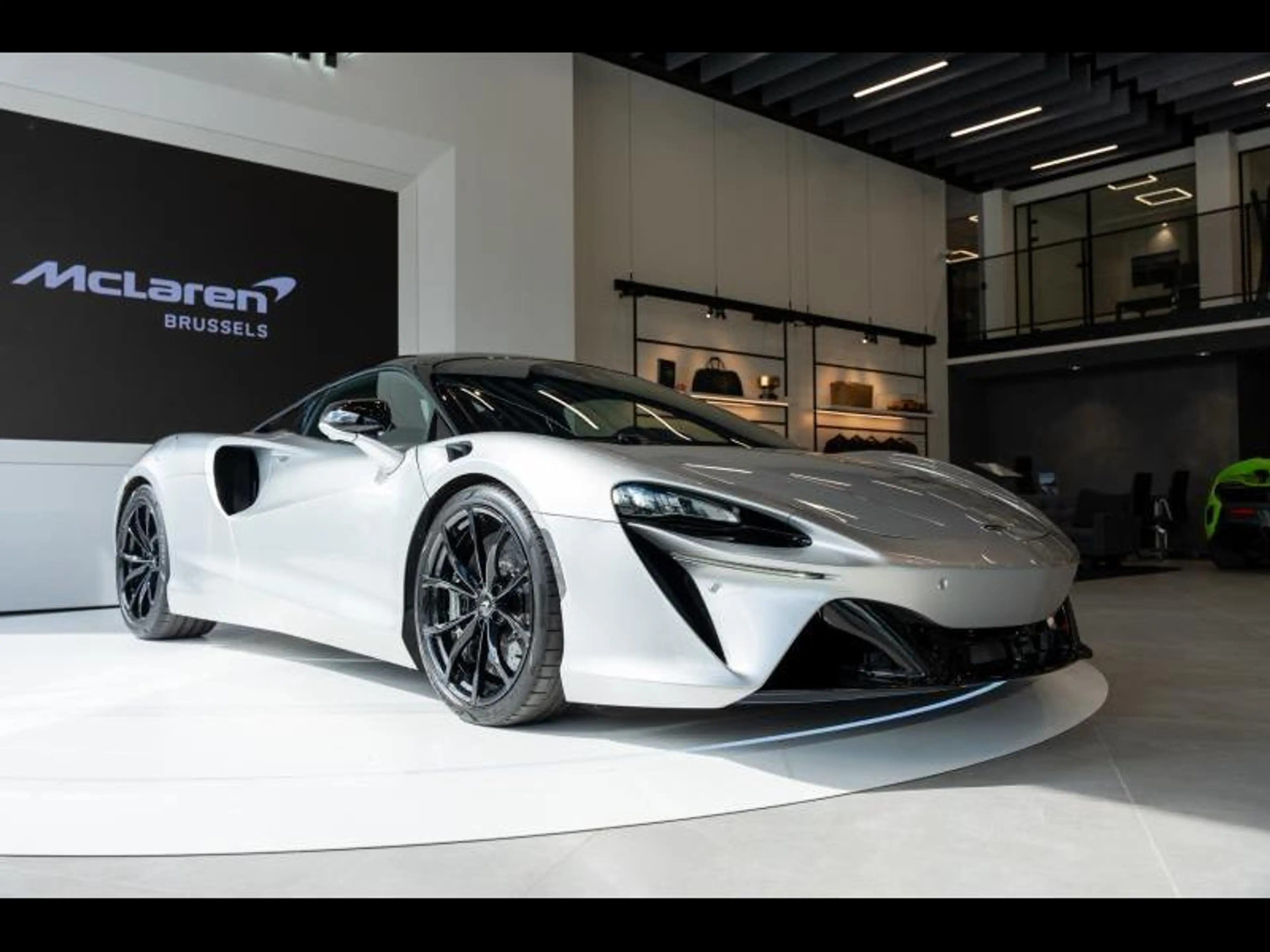 McLaren Artura 3 years of McLaren Warranty included — photo 11