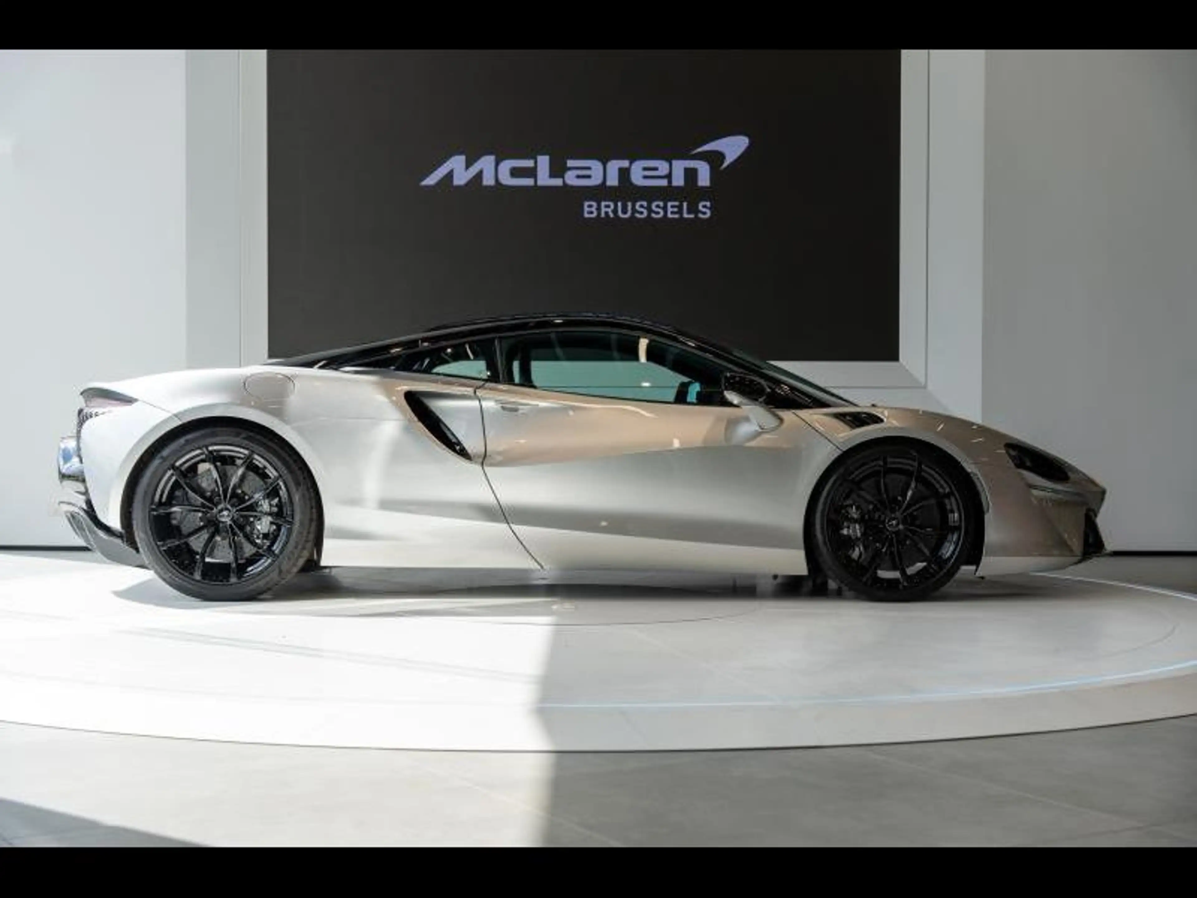 McLaren Artura 3 years of McLaren Warranty included — photo 9