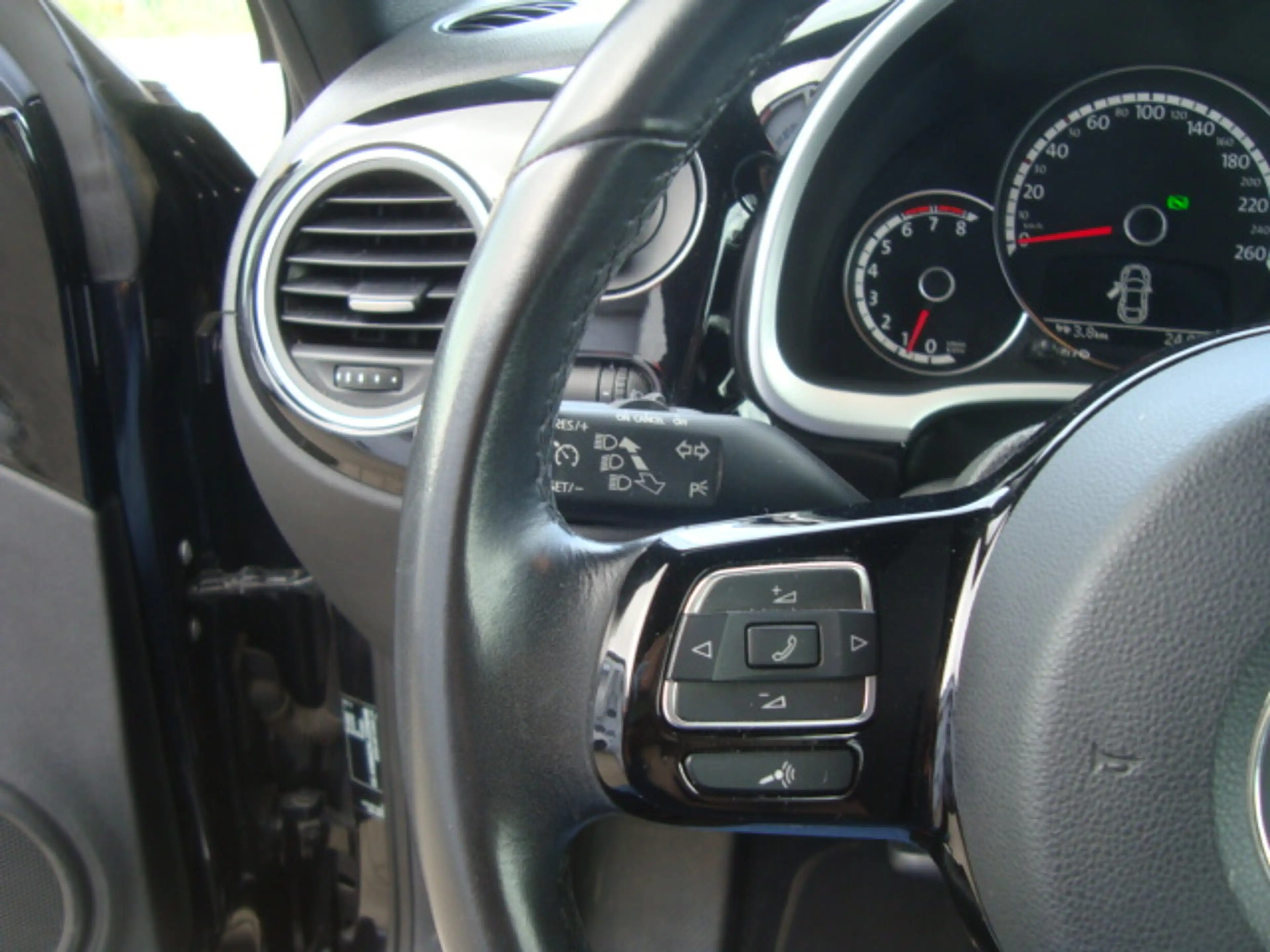 Volkswagen Beetle Beetle Cabriolet 1.2 TSI Design BMT DSG — photo 15
