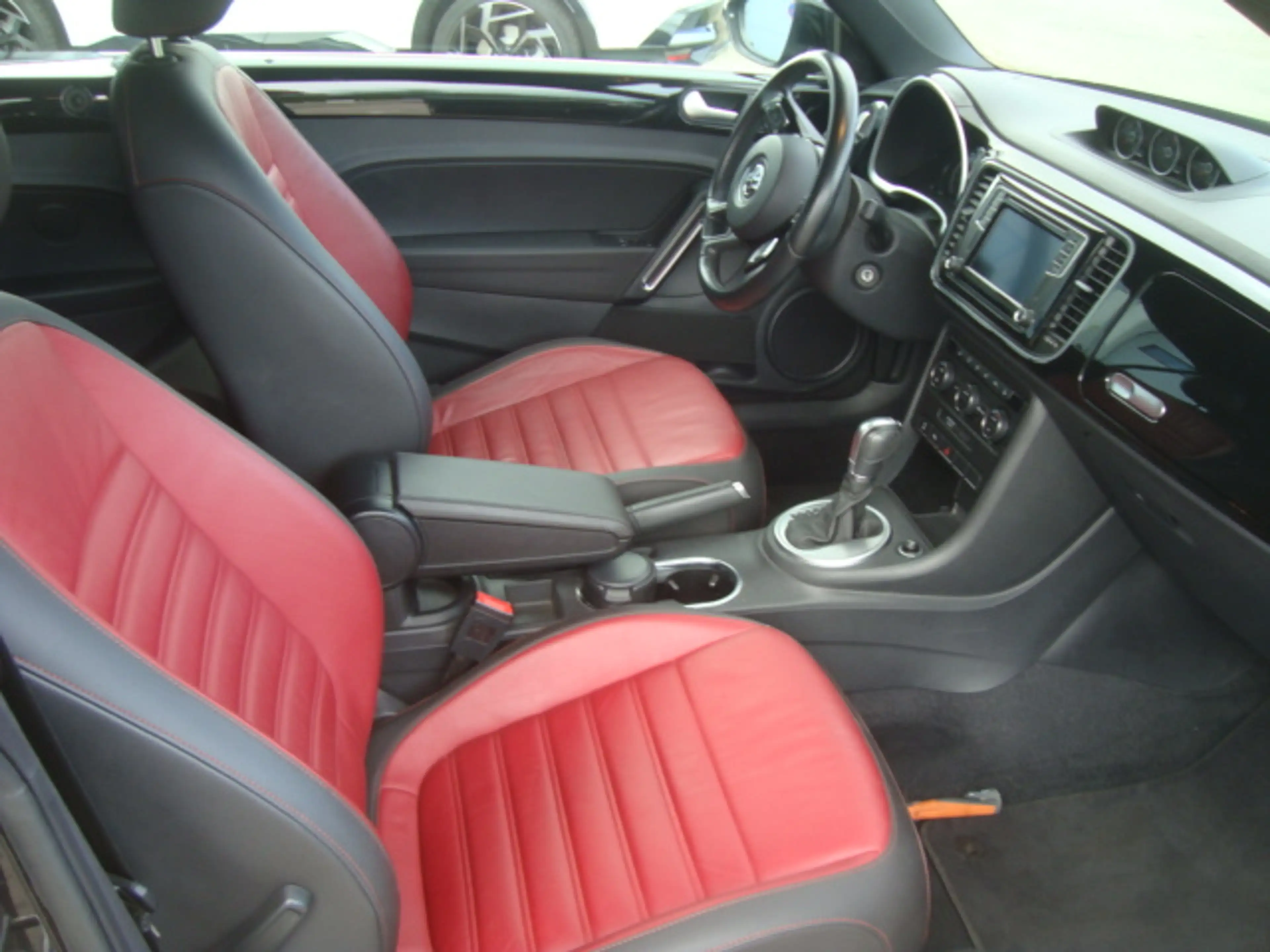 Volkswagen Beetle Beetle Cabriolet 1.2 TSI Design BMT DSG — photo 8