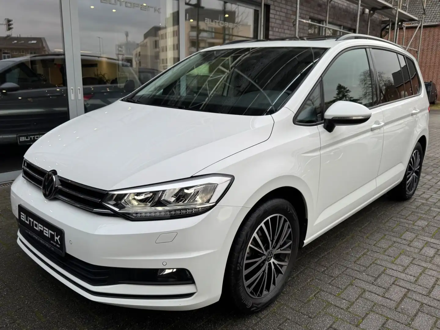Volkswagen Touran Business PANO STDHZ EASYOPEN RFK ACC AHK Weiß - 1